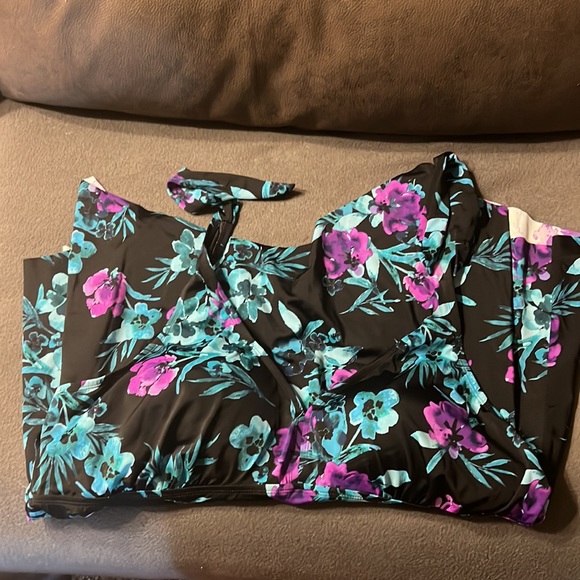 Floral swim suit top - Picture 2 of 3